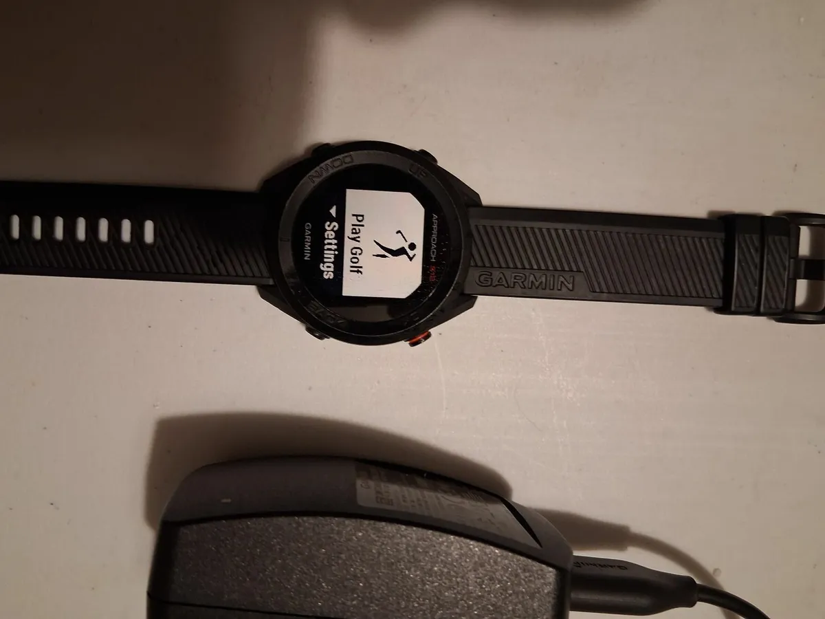 Garmin approach s12 golf watch - Image 1