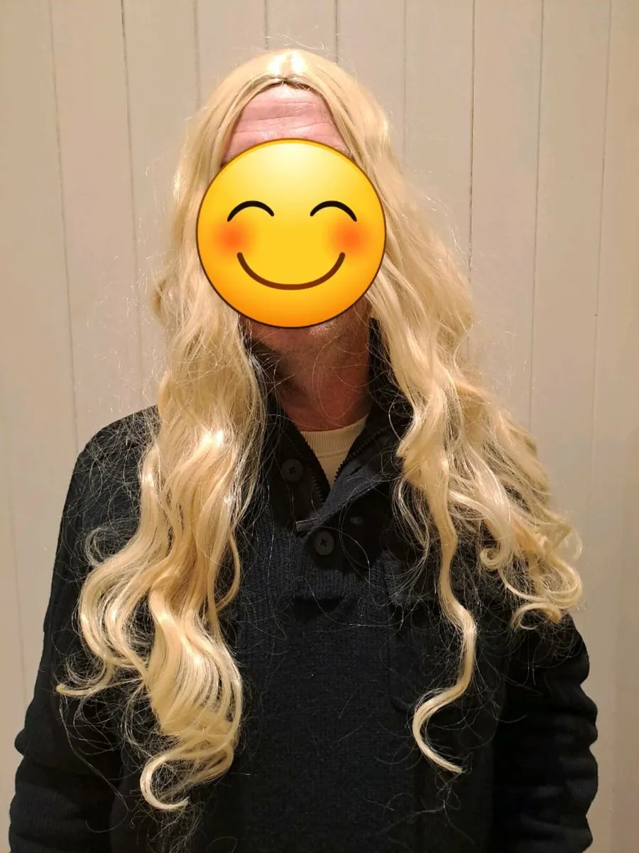 Long curly blond hair wig - Image 3