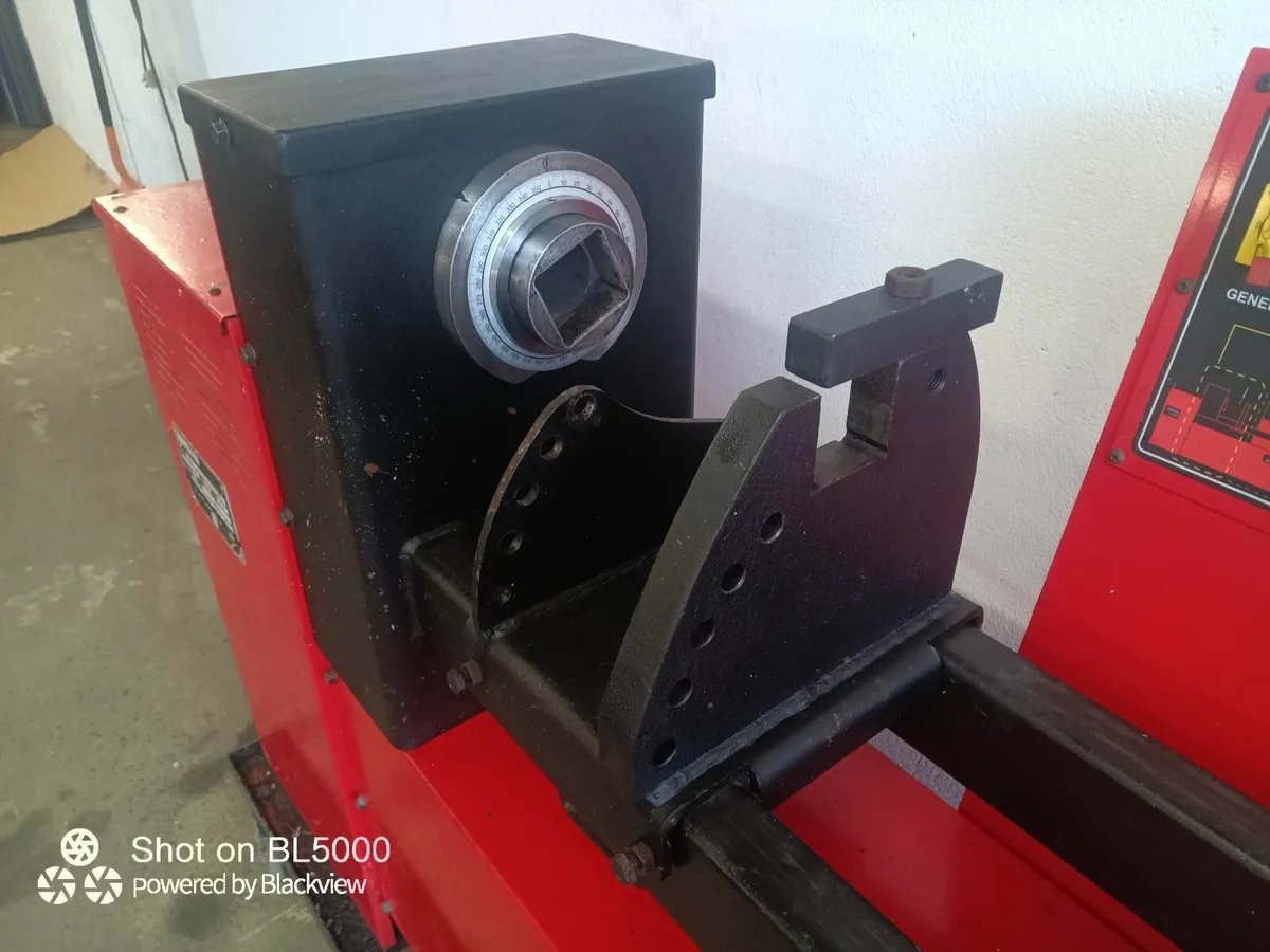 AUTOMATIC SCROLLING AND TWISTING MACHINE - Image 2