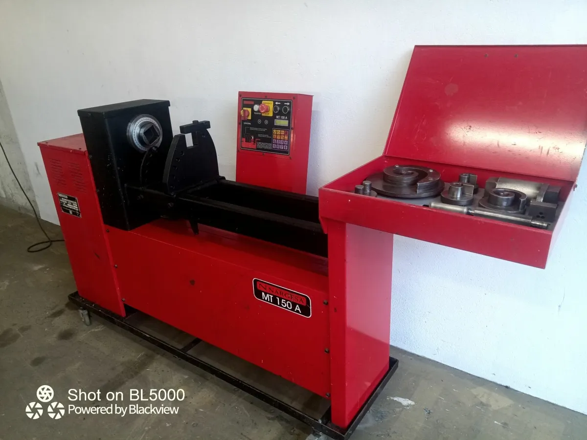 AUTOMATIC SCROLLING AND TWISTING MACHINE - Image 1