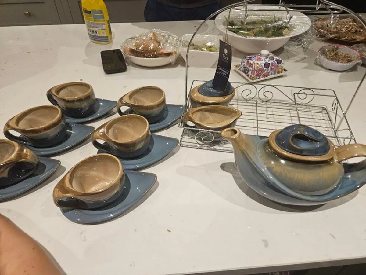 Tea set , tea pot, tea cups saucers, sugar bowl and milk jug brand new - Image 2