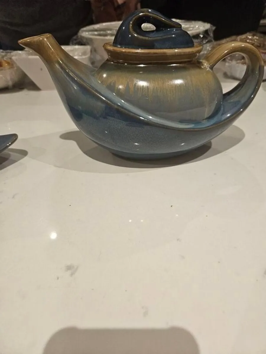 Tea set , tea pot, tea cups saucers, sugar bowl and milk jug brand new - Image 3