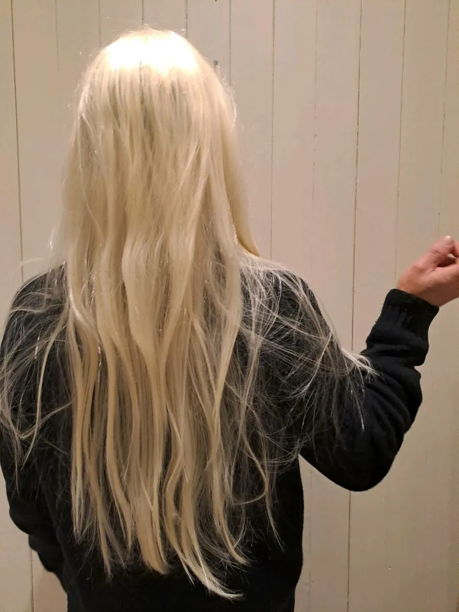 Blond long straight hair wig - Image 2