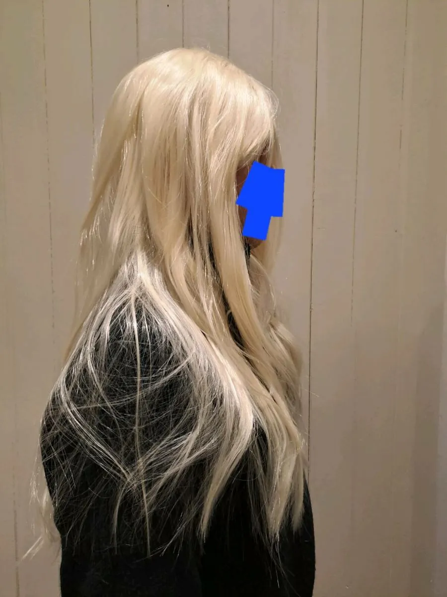 Blond long straight hair wig - Image 3