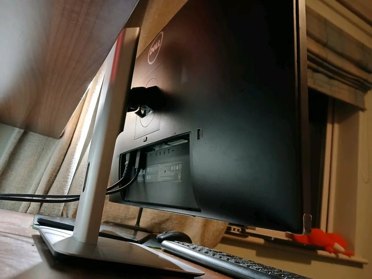 Dell 27-inch monitor (no power adapter) - Image 3