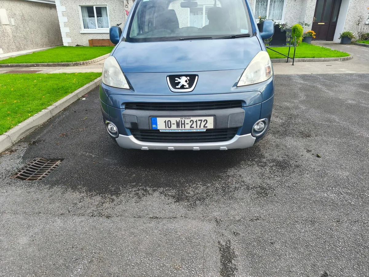 Wheel chair accessible car - Image 1