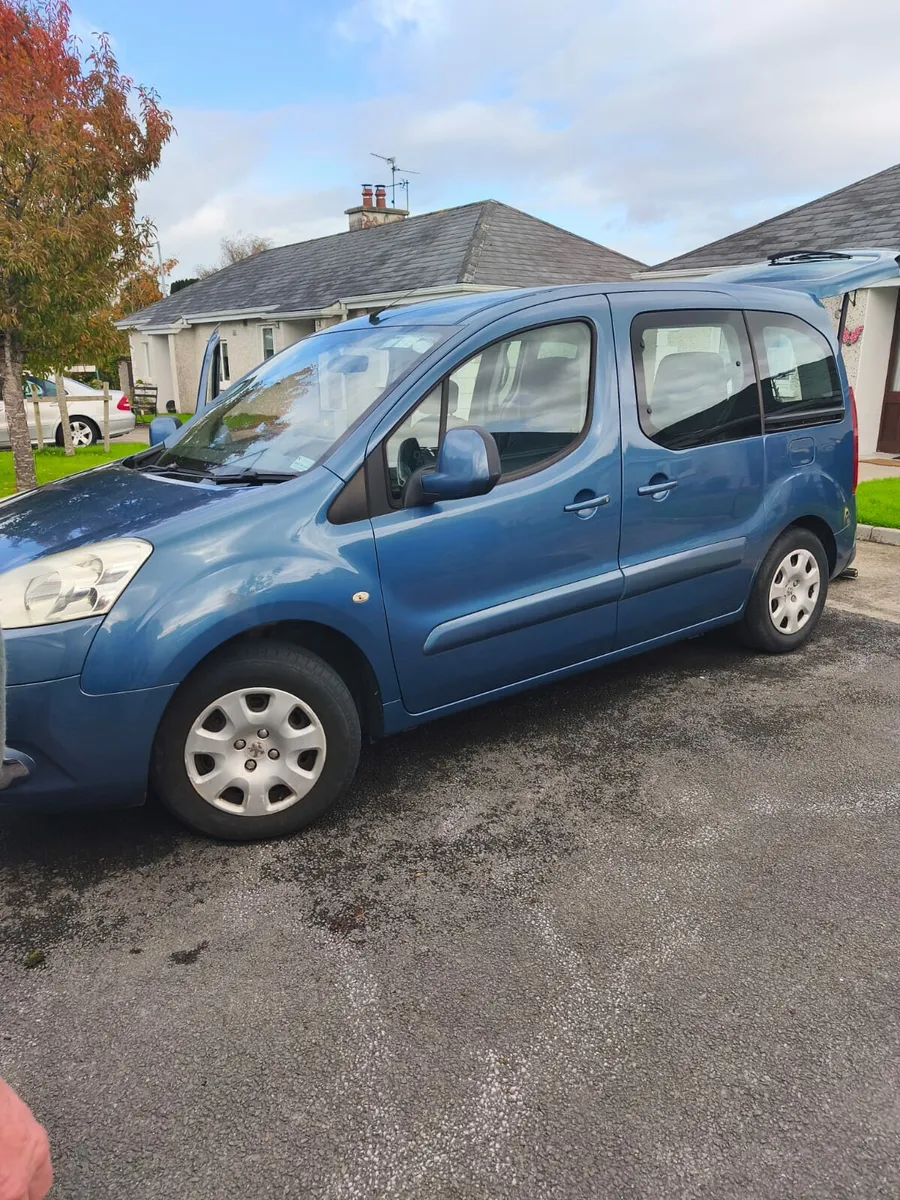 Wheel chair accessible car - Image 2