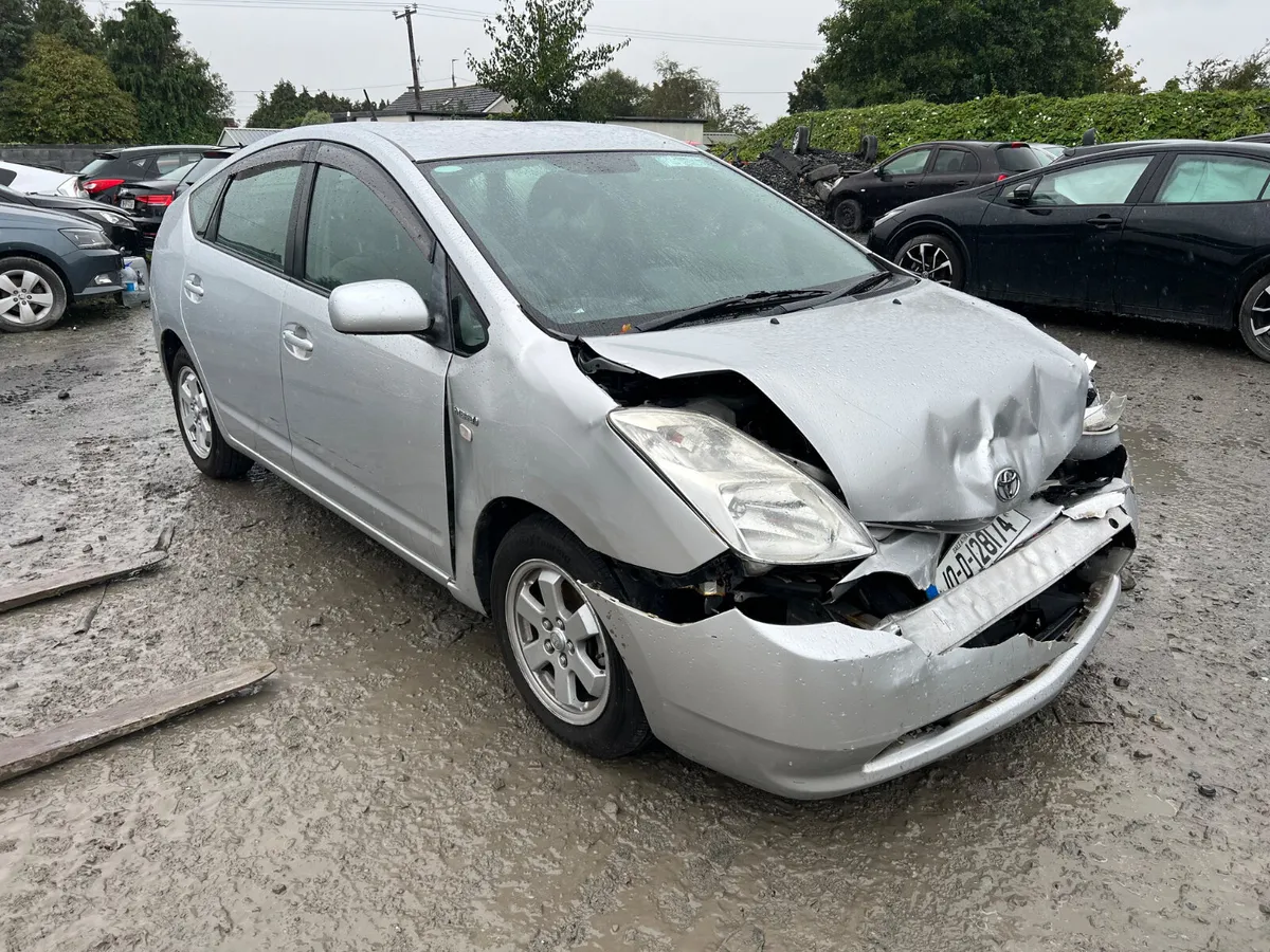10 Prius 1.5 Hybrid - Image 4