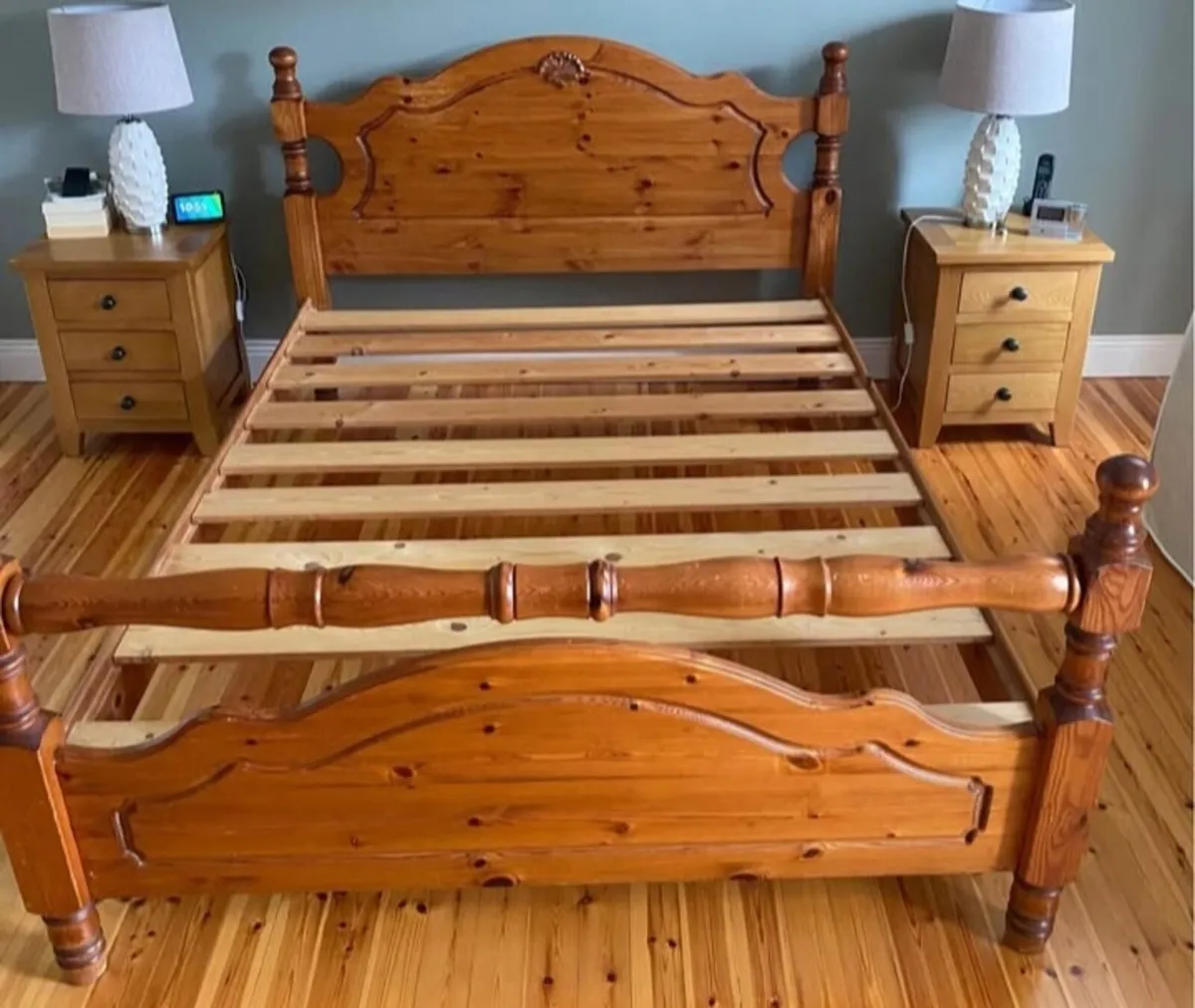 Solid pine King size bed - Image 1