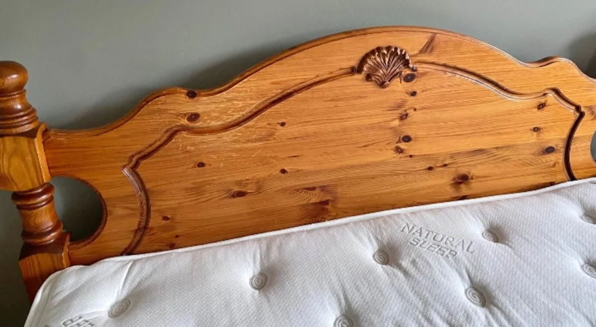Solid pine King size bed - Image 3