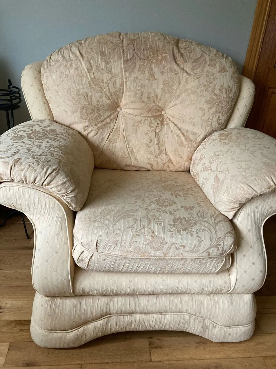 Three piece suite - Image 2