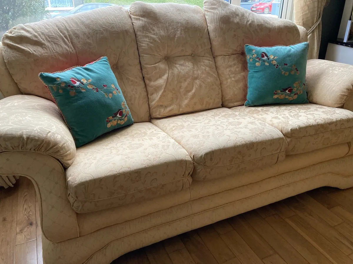 Three piece suite - Image 1