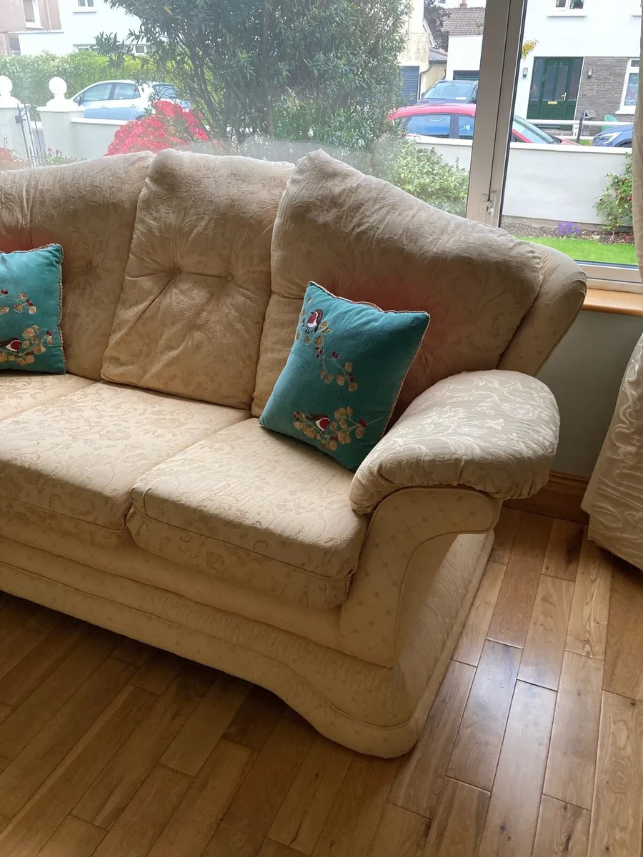 Three piece suite - Image 3