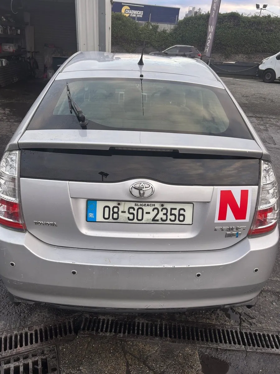 Toyota pirus 2008 hybrid automatic - Image 2