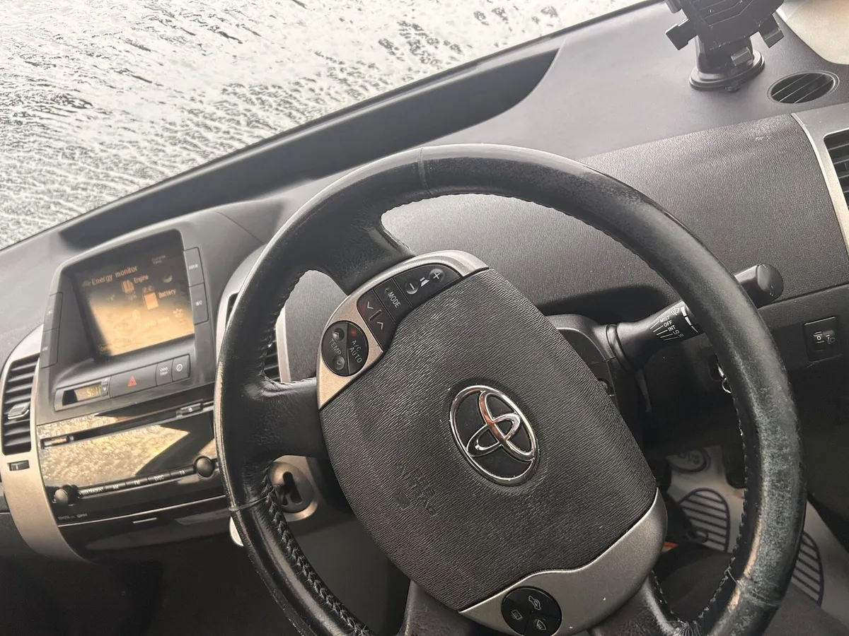 Toyota pirus 2008 hybrid automatic - Image 3