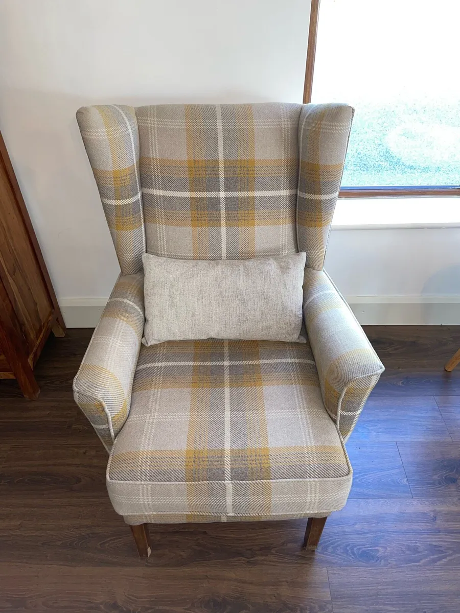 Queen Ann Arm-chair - Image 1