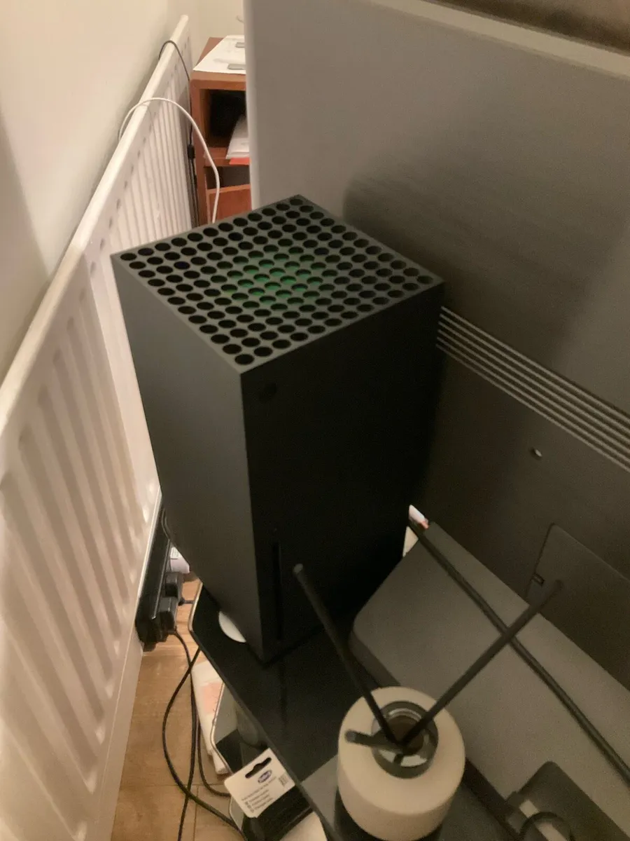 Xbox series X + Elite Series 2 Controller - Image 1