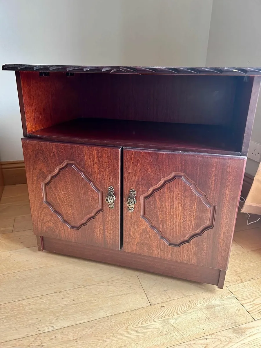 Tv stand and tables - Image 1