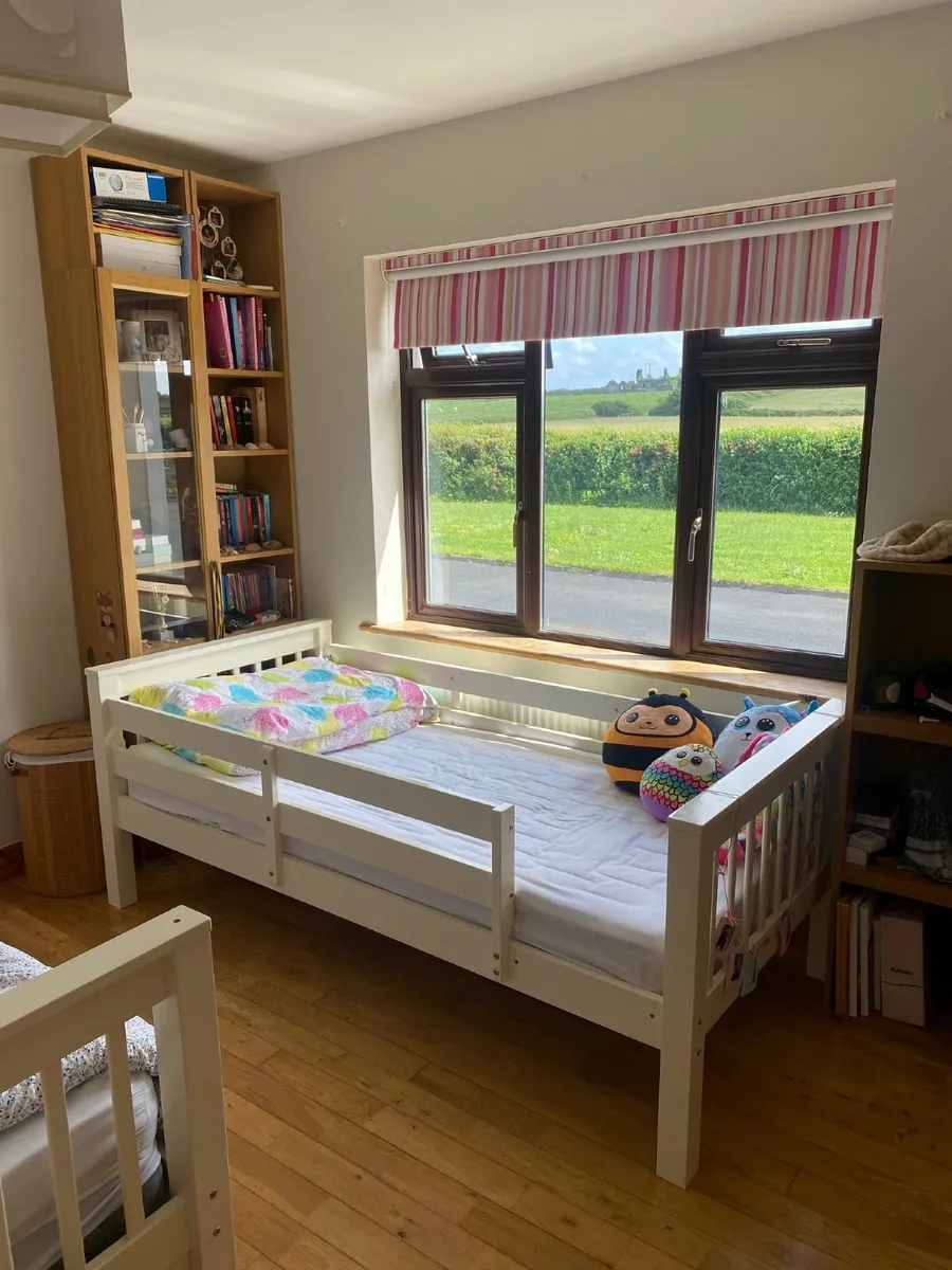 Single bed - Image 1
