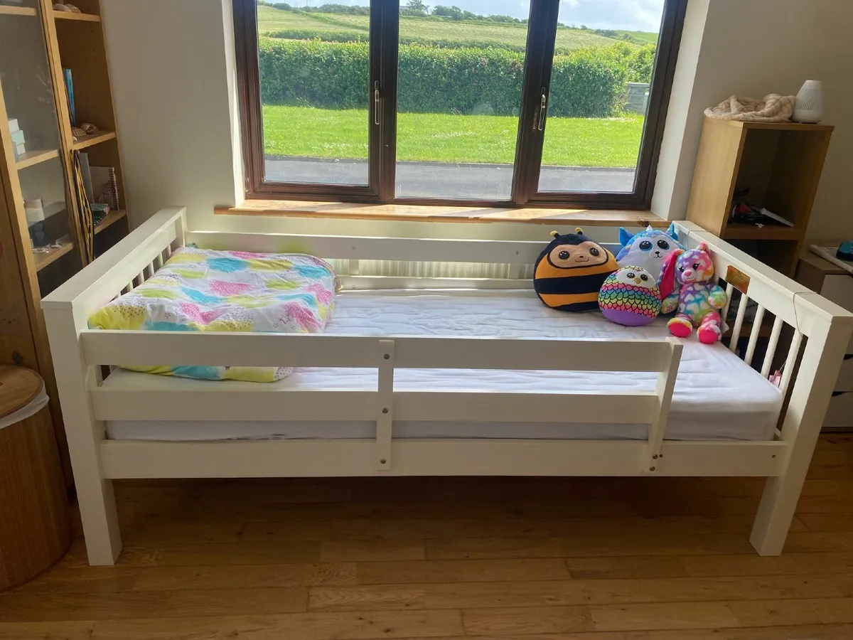 Single bed - Image 2