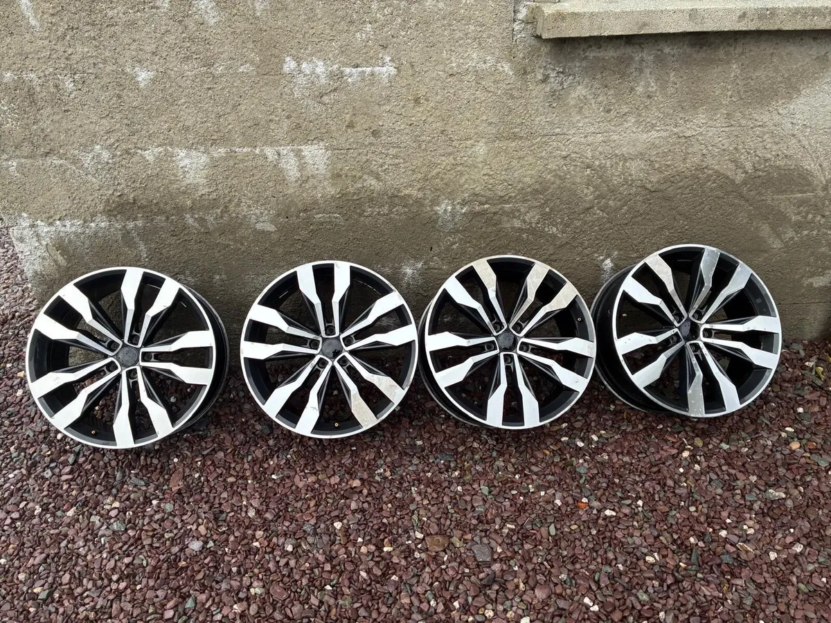 Genuine Tiguan 20”Diamond Cut Alloy Wheels - Image 1