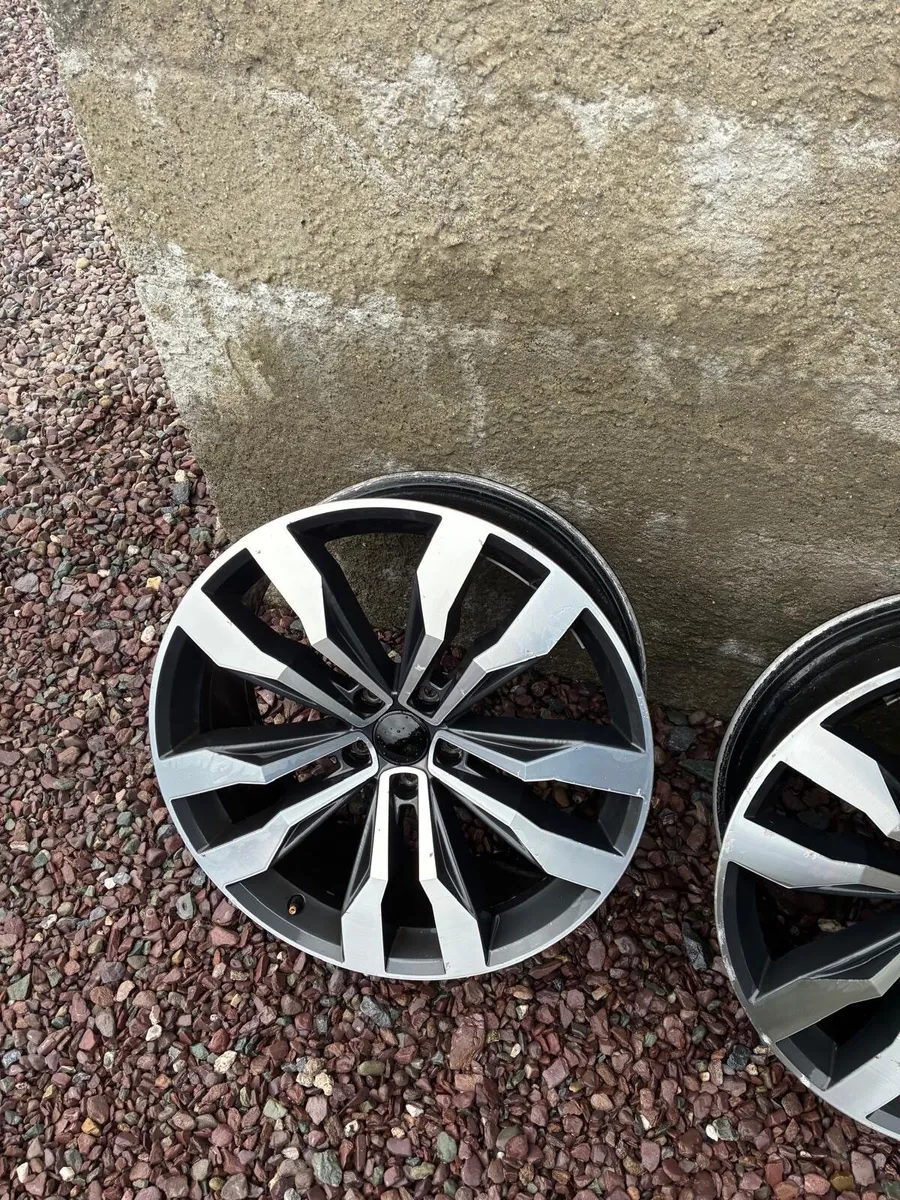 Genuine Tiguan 20”Diamond Cut Alloy Wheels - Image 3