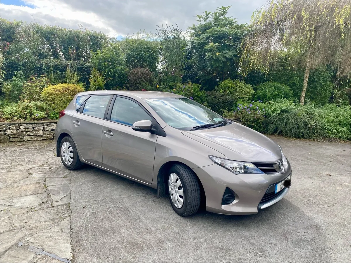 Toyota Auris 2013 - Image 1
