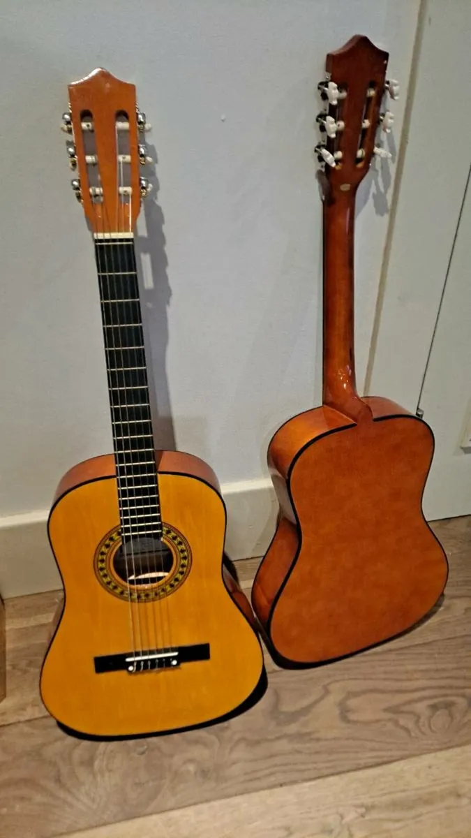 Child's guitar - Image 1