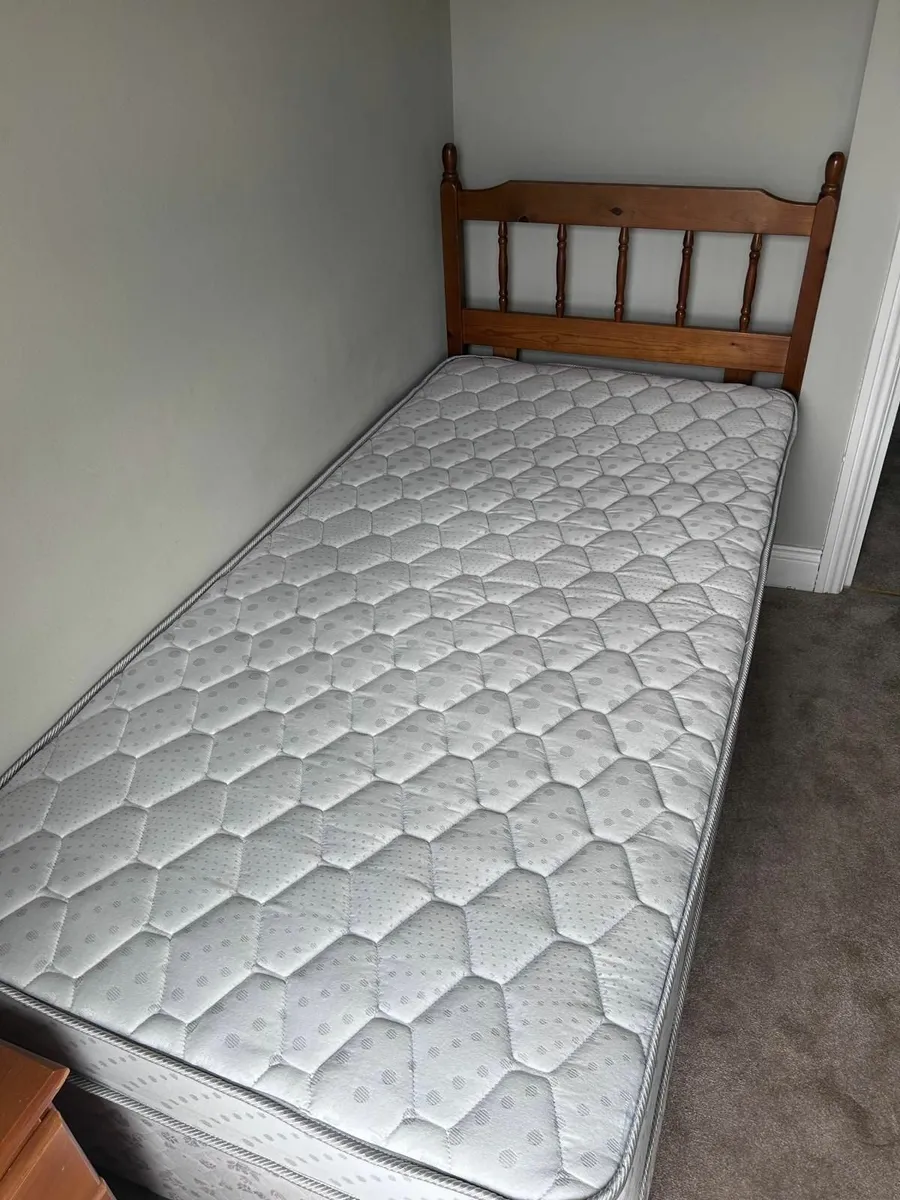 Single bed - Image 1