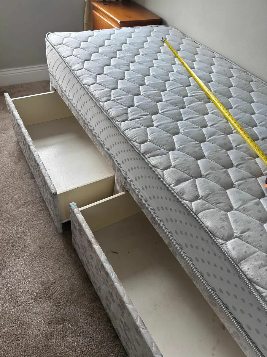 Single bed - Image 2