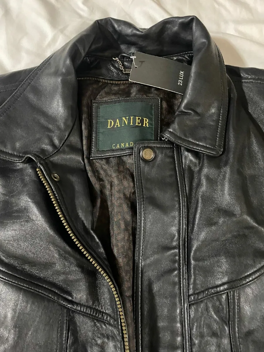 Danier Canada Vintage Leather Jacket - Image 3
