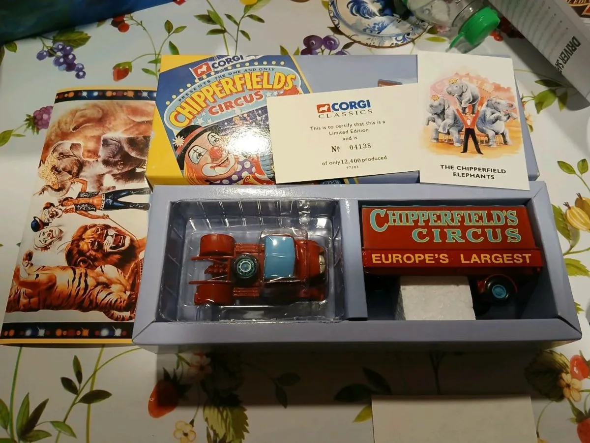 CHIPPERFIELDS CIRCUS MODELS - Image 1