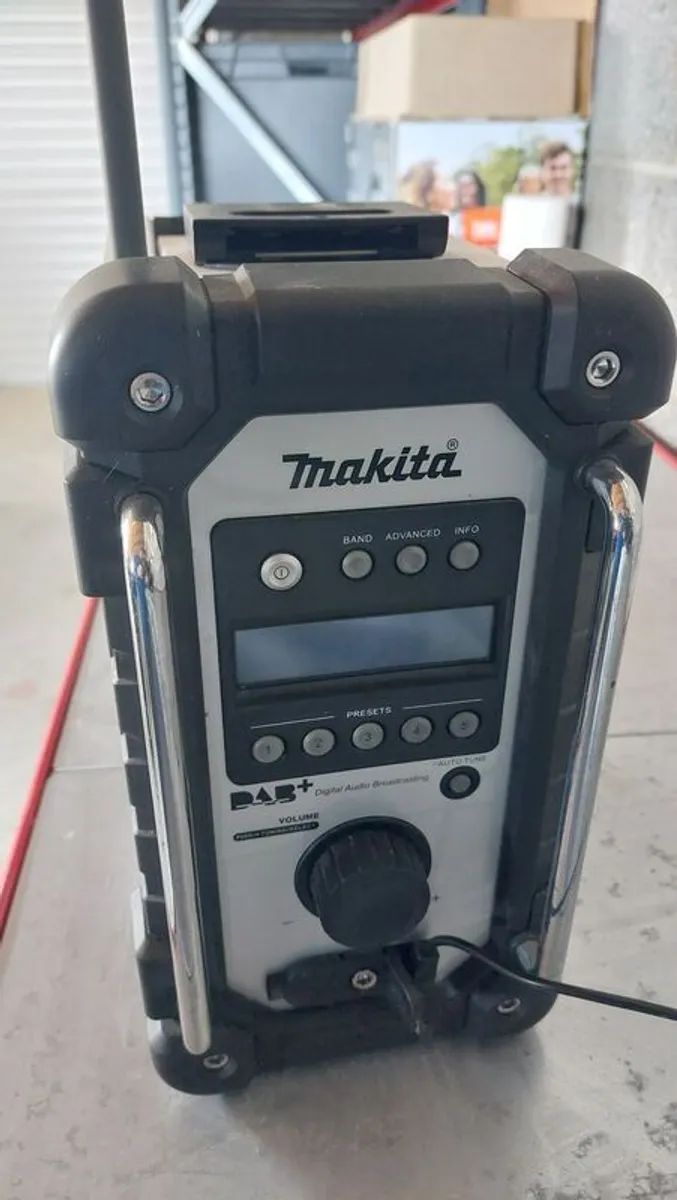 makita jobsite radio - Image 1