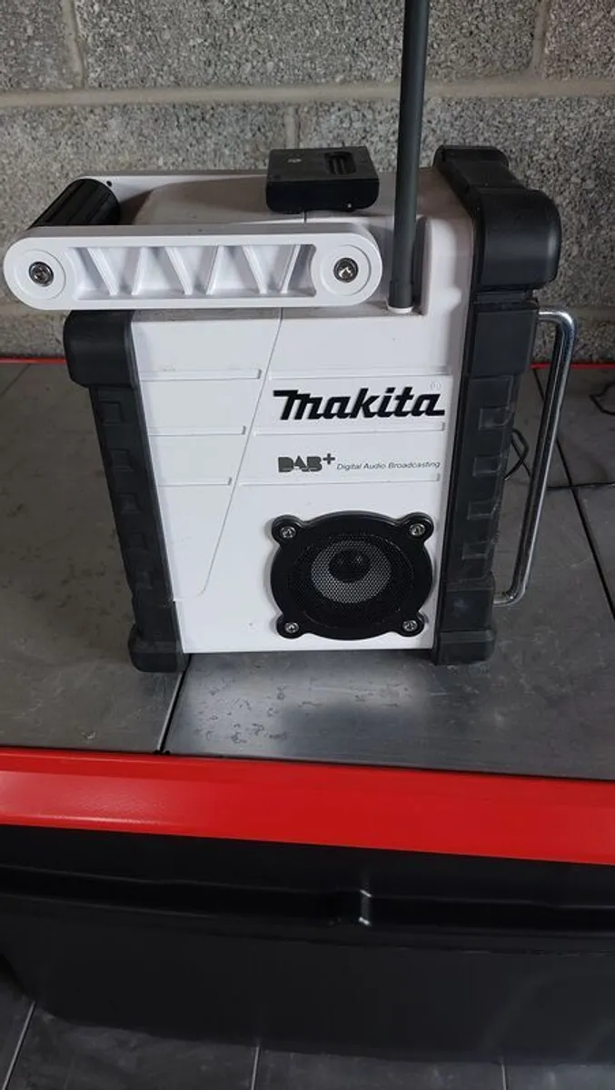 makita jobsite radio - Image 2