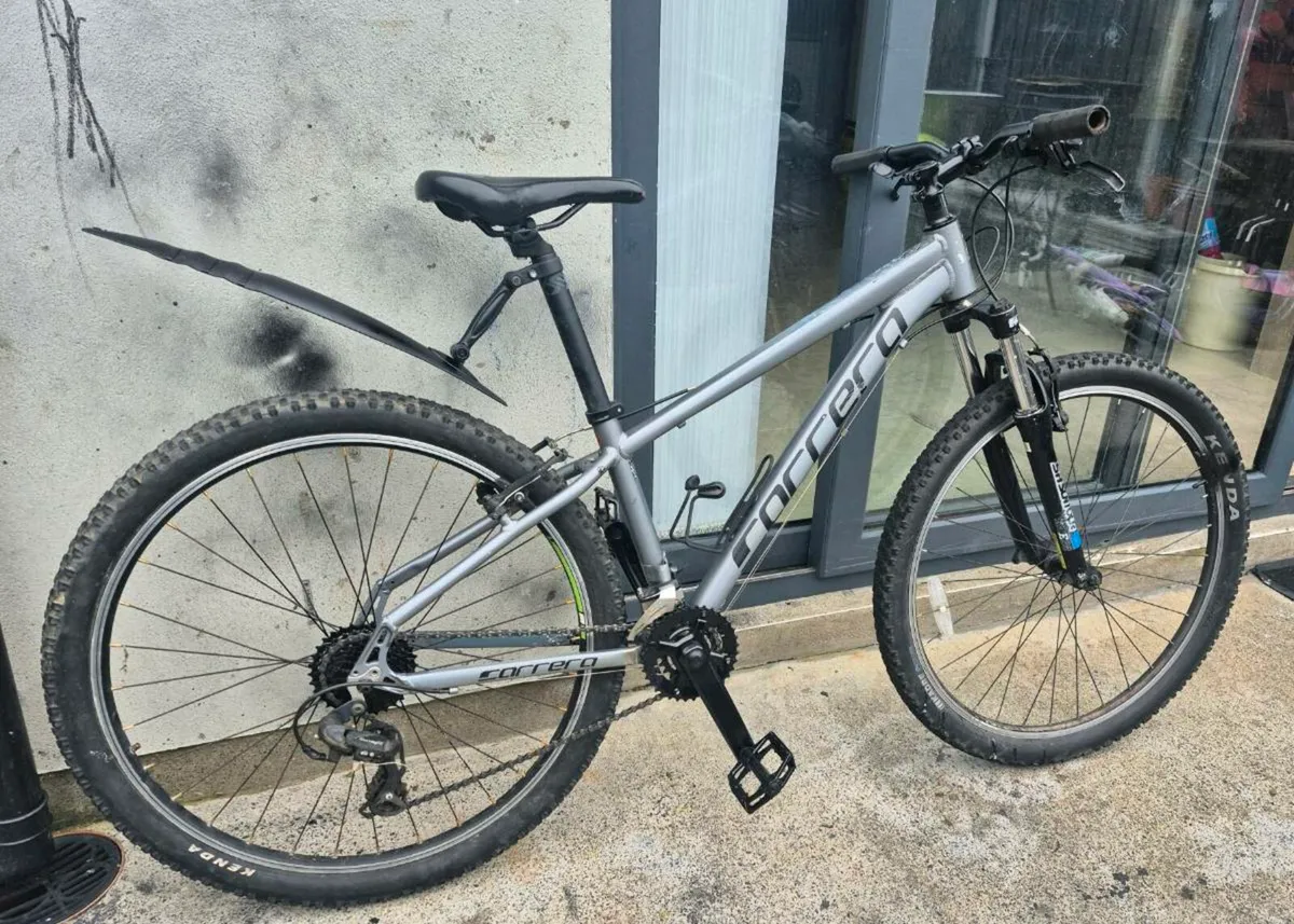 Adults Carrera Valour mountain bike-18" frame(medi - Image 1