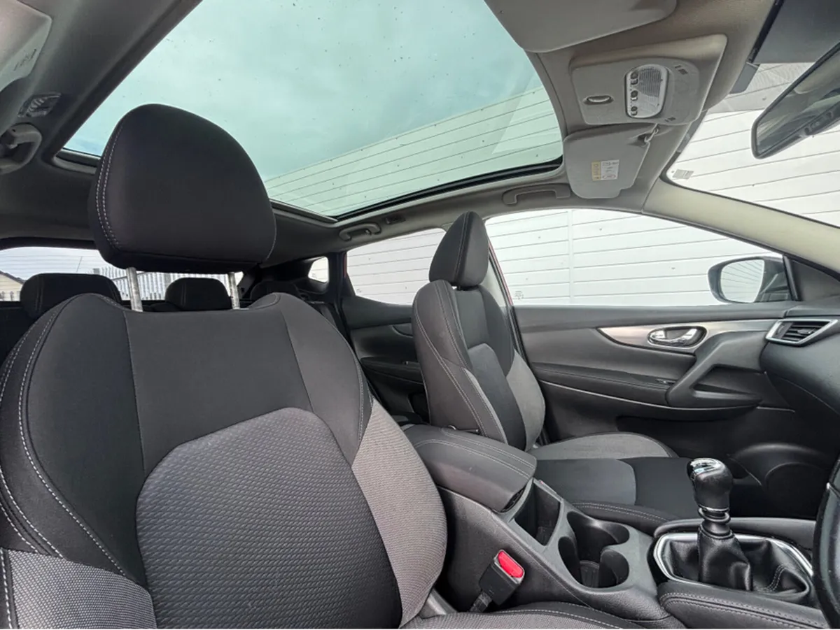 Nissan Qashqai 1.2 SV PREMIUM SS 18 4 4DR - Image 4