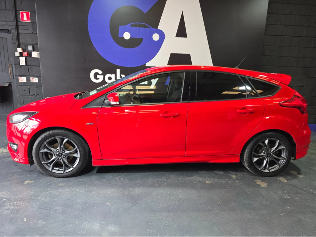 Ford Focus ST-LINE TDCI- LOW MILEAGE-FULLY SERVICE - Image 4