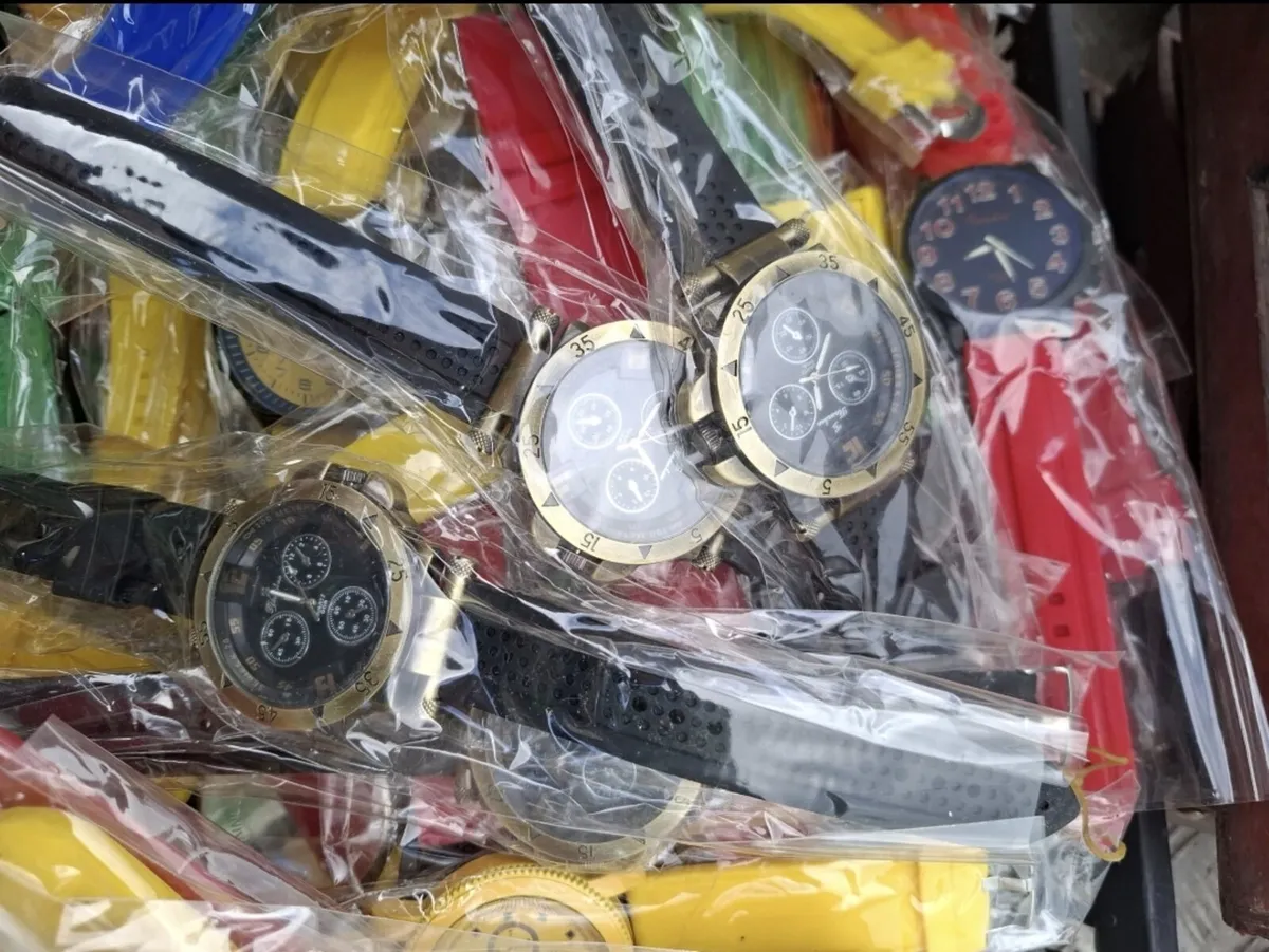200 pcs steel watches - Image 2