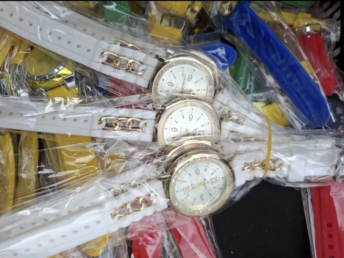 200 pcs steel watches - Image 3