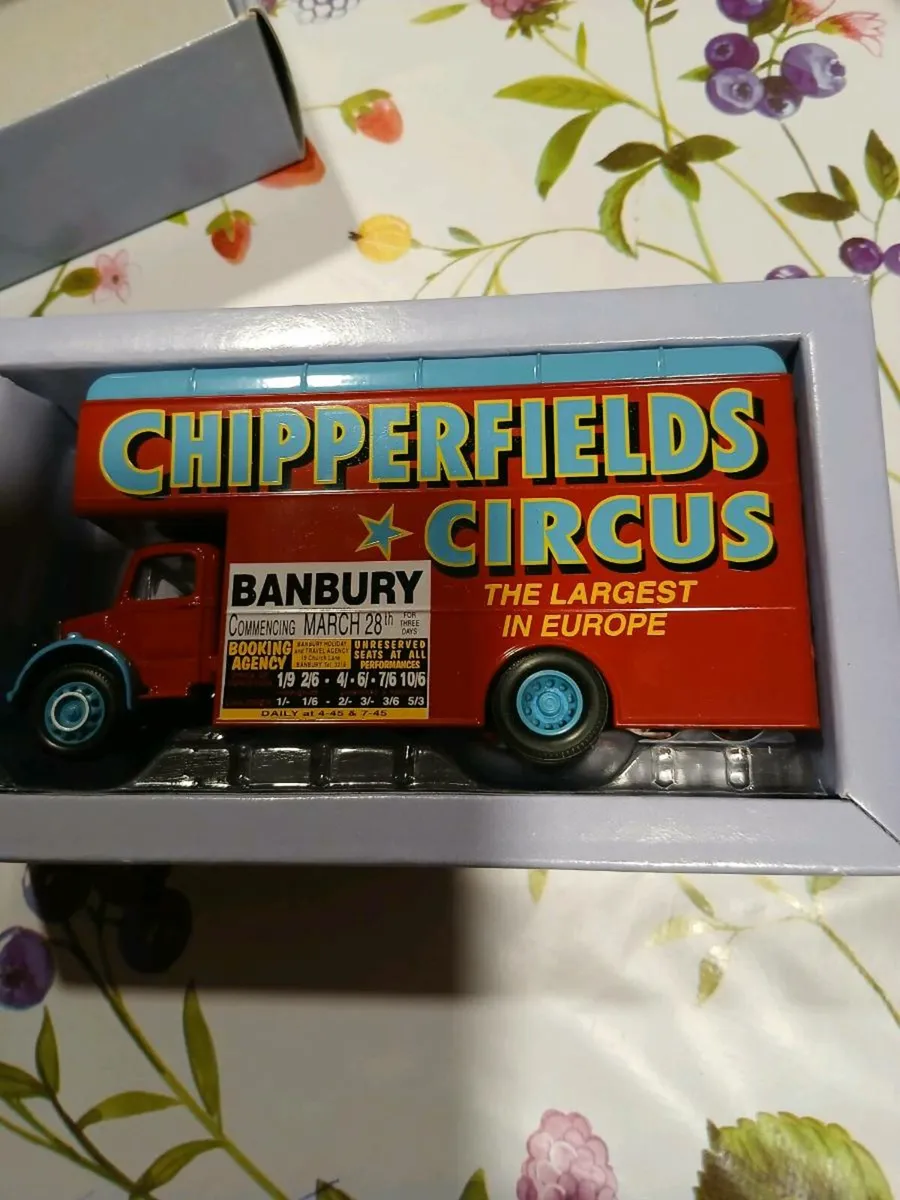 CHIPPERFIELDS CIRCUS MODELS - Image 2