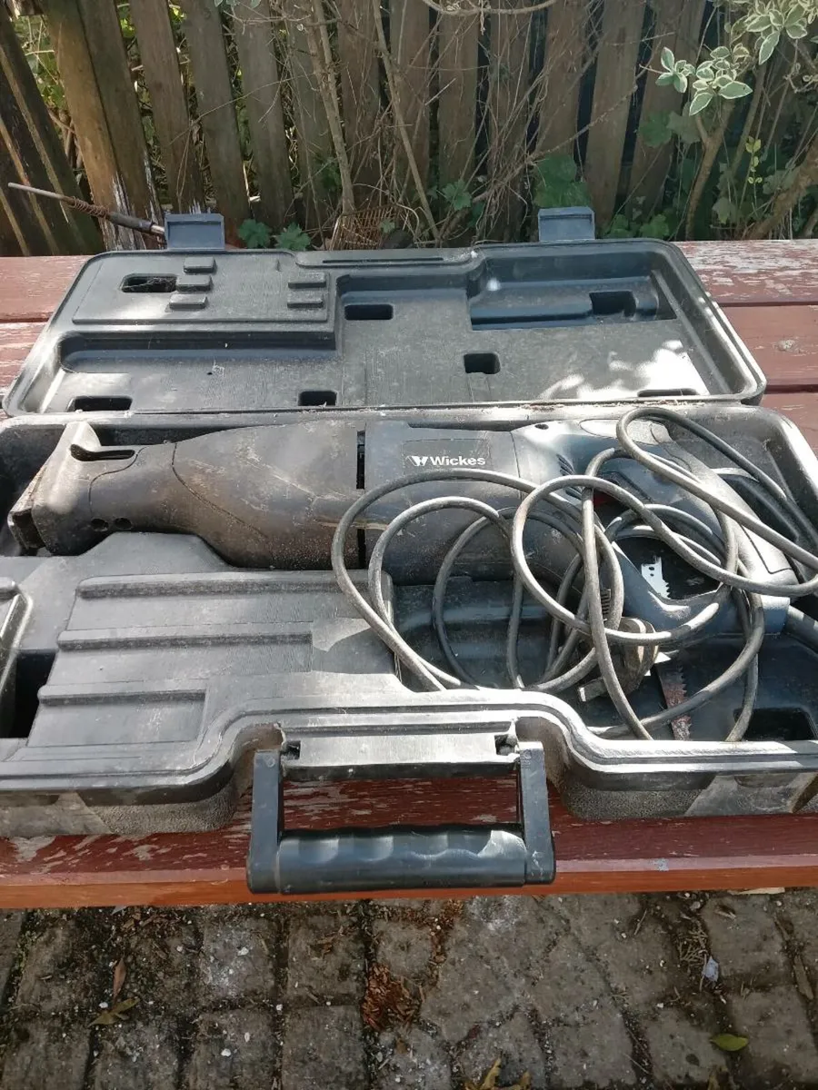 Reciprocating saw - Image 1