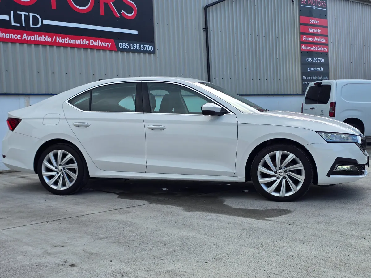 212 Skoda Octavia 2.0 TDI HIGH SPEC LOW MILES - Image 3