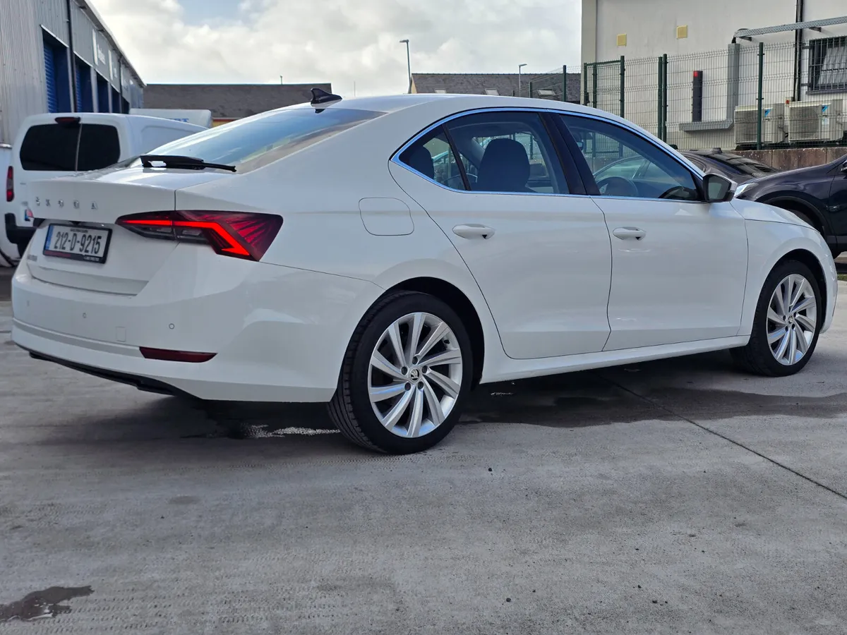 212 Skoda Octavia 2.0 TDI HIGH SPEC LOW MILES - Image 4