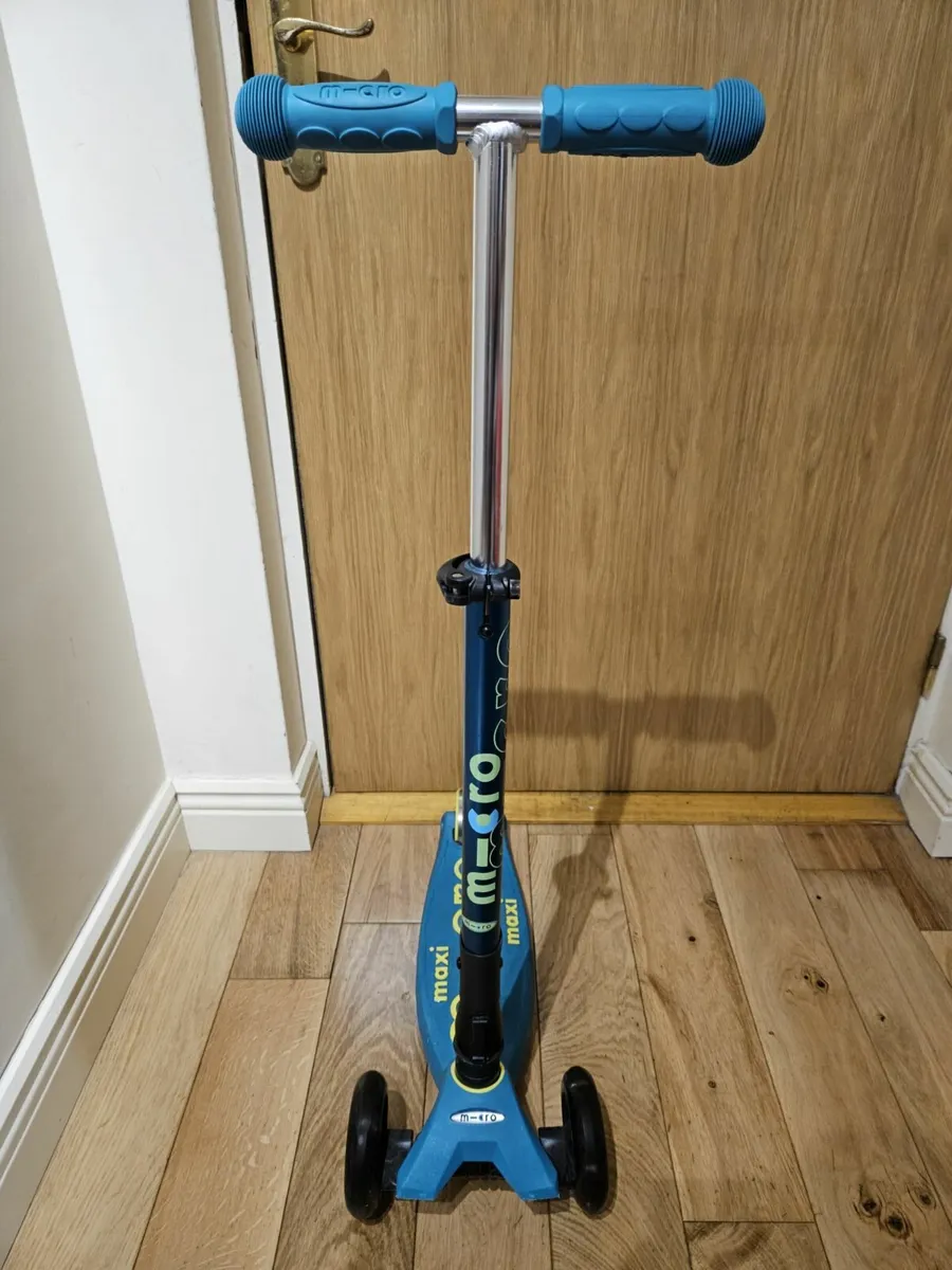 Micro Maxi Scooter - Image 1