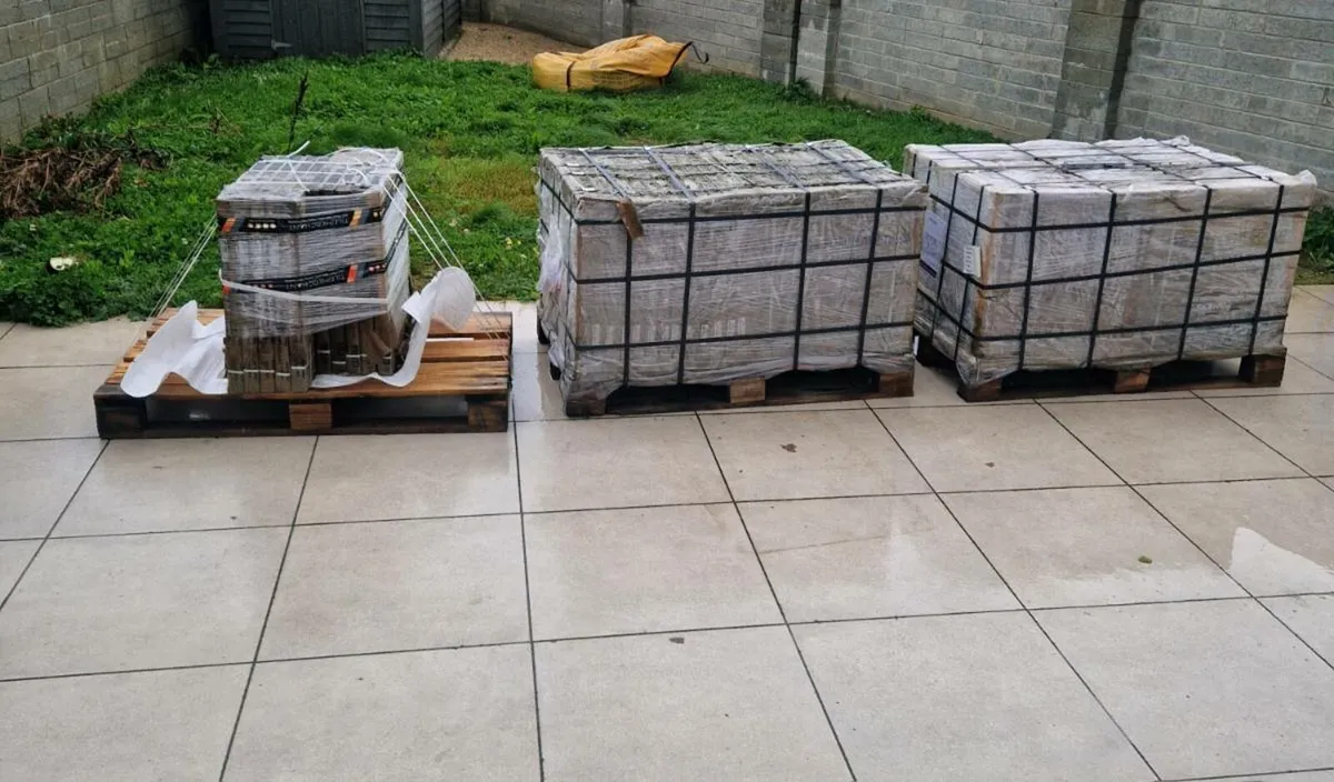 Outdoor Silver Concrete-Effect Porcelain Patio - Image 3