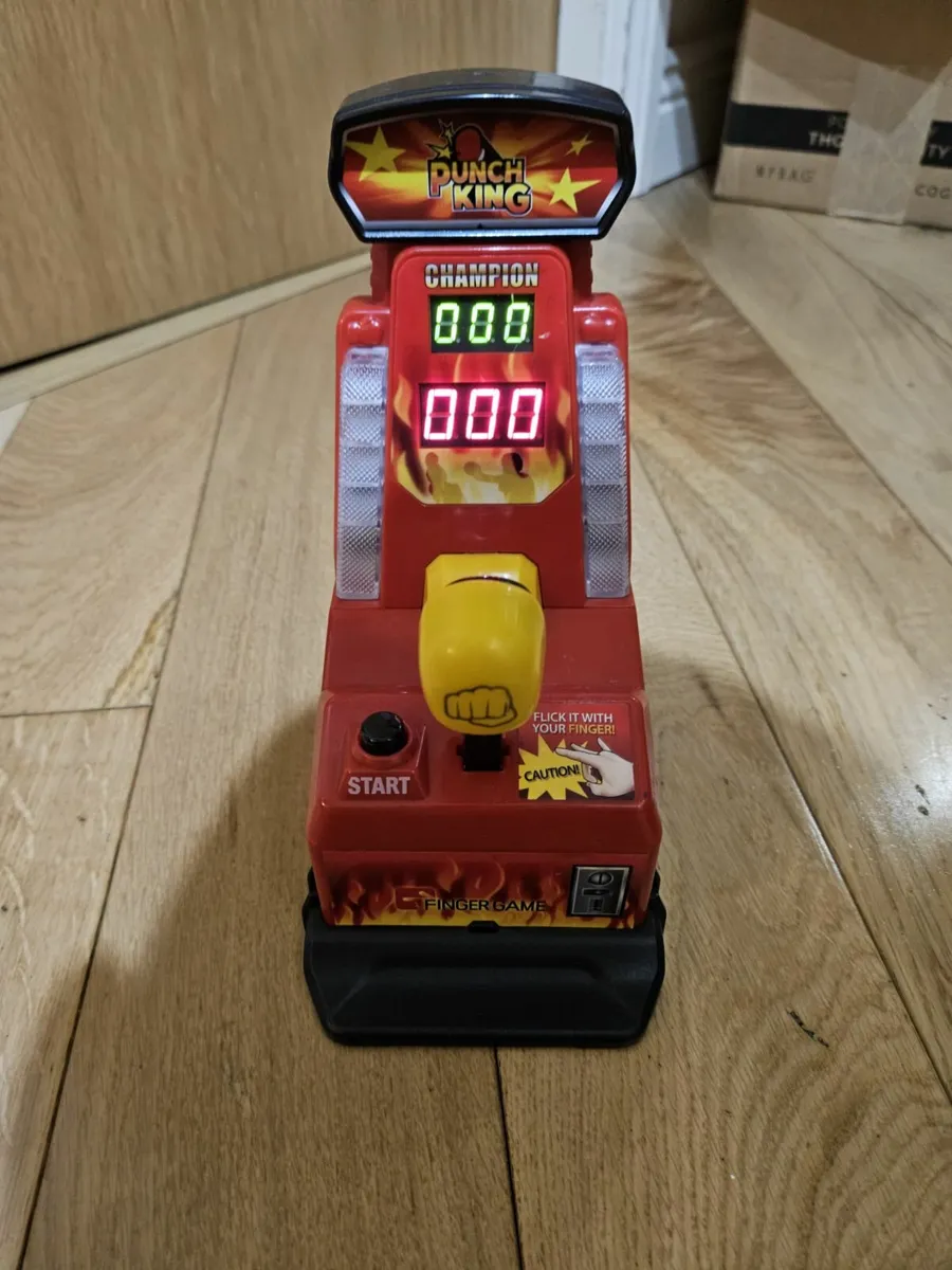 Punch King Finger Toy