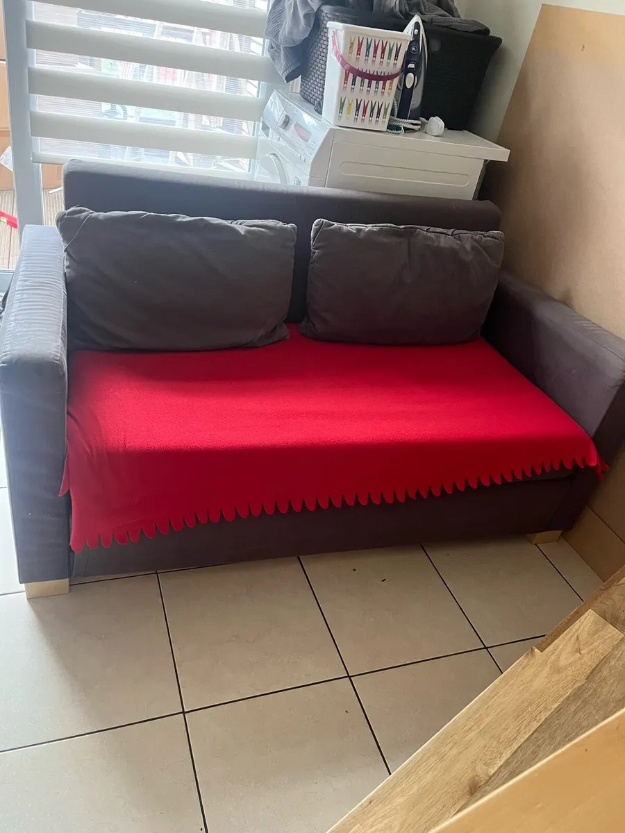 2 seater couch - Image 1