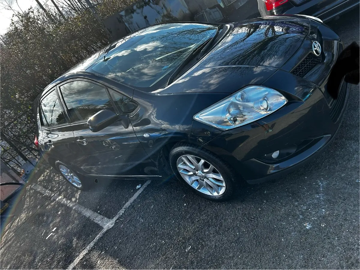 Toyota Auris 2007 - Image 2