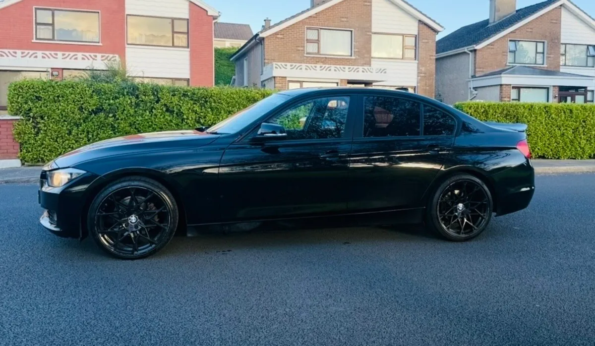 BMW 320d Automatic - Image 3