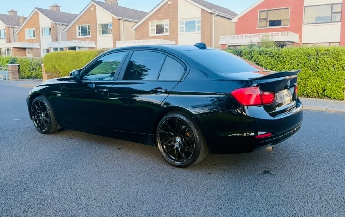 BMW 320d Automatic - Image 4